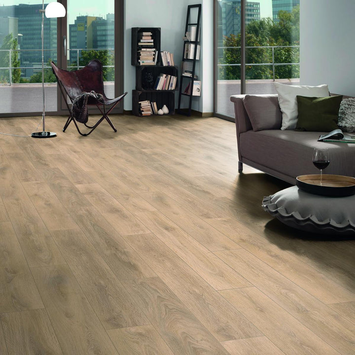 Blonde Oak 12mm Laminate Wooden Flooring - 1288 x 195 x 12 mm - 1.51 M2 Per box