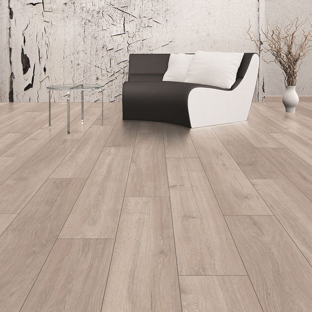 Rockford Oak 12mm Laminate Wooden Flooring - 1288 x 195 x 12 mm - 1.51 M2 Per box