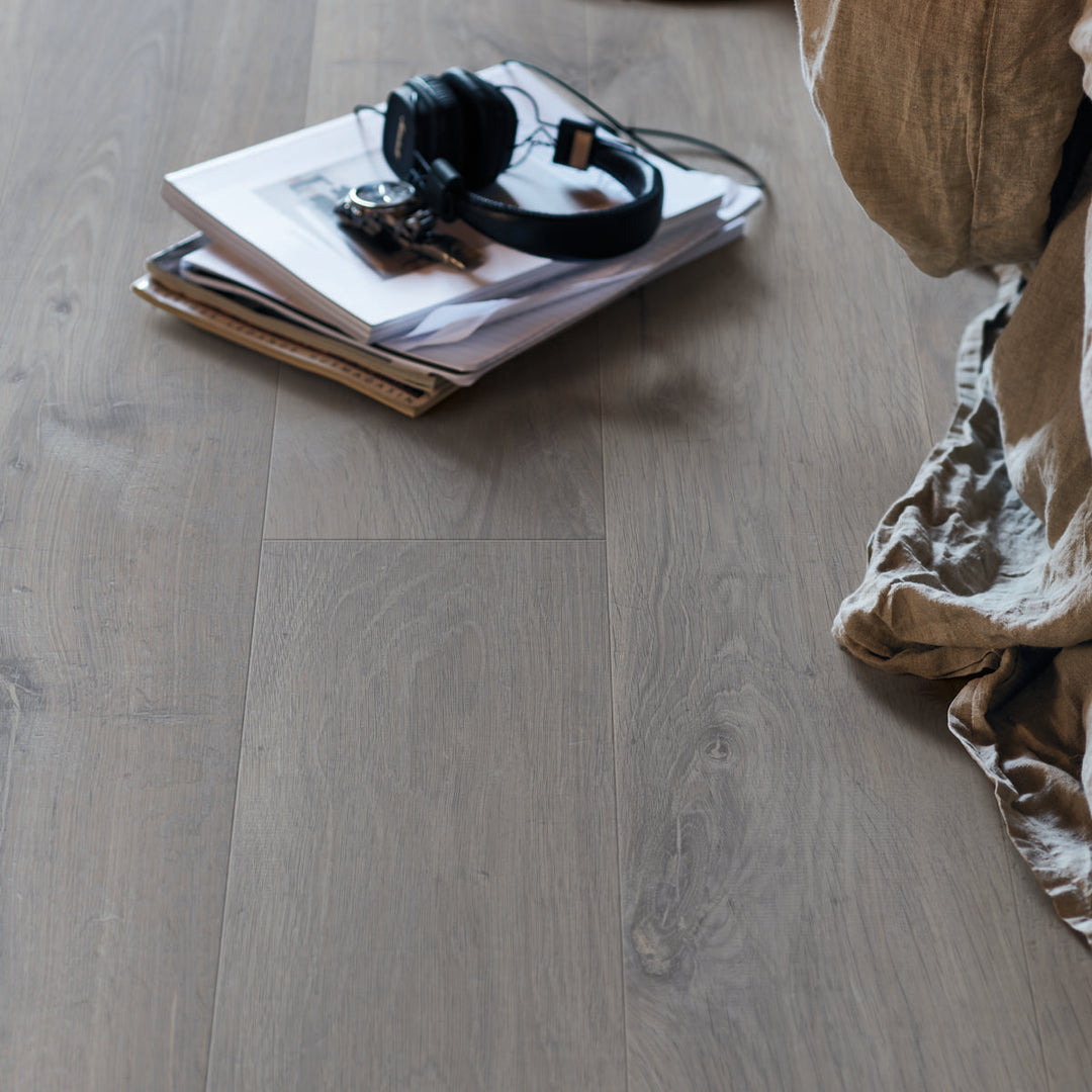 Pergo Laminate Flooring - Visby Urban Grey Oak - 1380mm x 190mm x 8mm - 1.835m2 per pack
