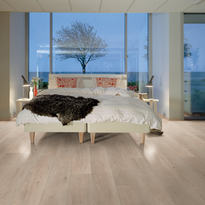 Pergo Laminate Flooring - Visby New England Oak - 1380mm x 190mm x 8mm - 1.835m2 per pack