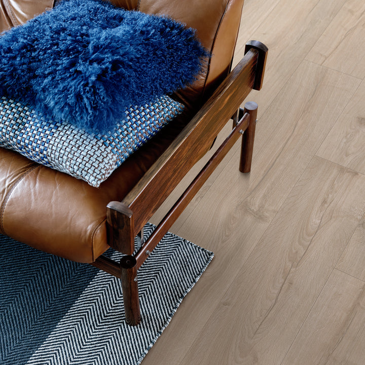 Pergo Laminate Flooring - Visby New England Oak - 1380mm x 190mm x 8mm - 1.835m2 per pack