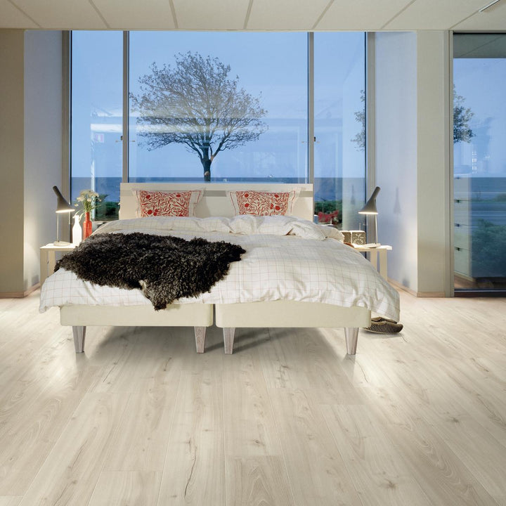 Pergo Laminate Flooring - Drammen White Gloom Oak - 1200mm x 190mm x 8mm - 1.596m2 per pack