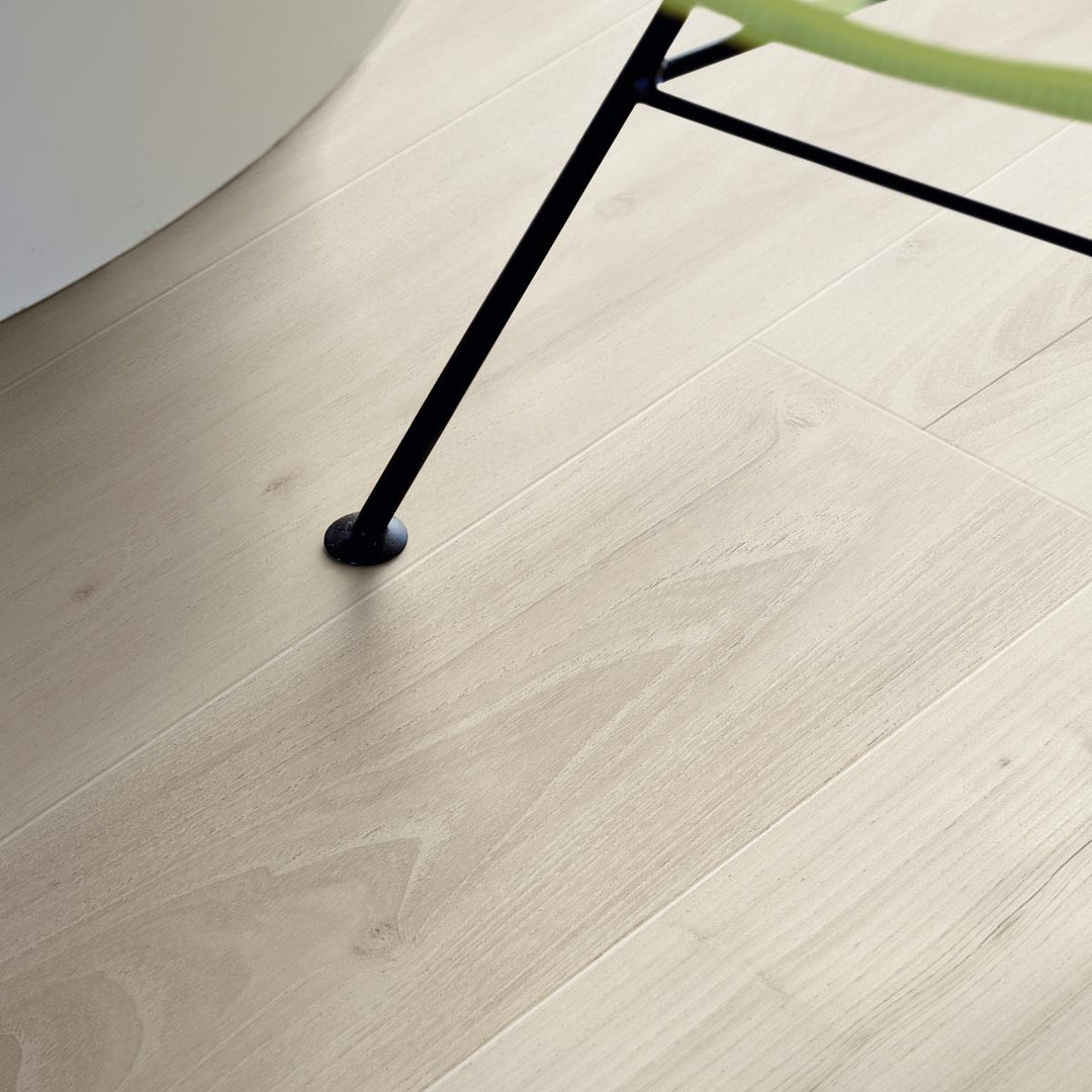 Pergo Laminate Flooring - Drammen White Gloom Oak - 1200mm x 190mm x 8mm - 1.596m2 per pack