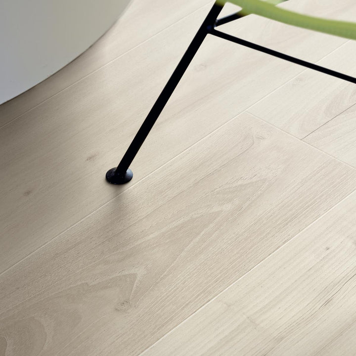 Pergo Laminate Flooring - Drammen White Gloom Oak - 1200mm x 190mm x 8mm - 1.596m2 per pack