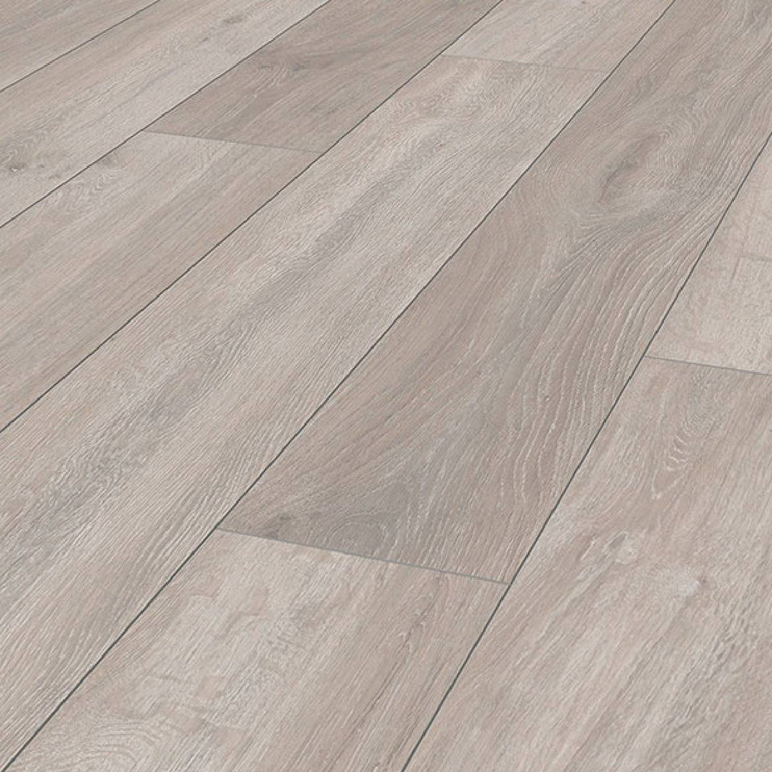 Rockford Oak 8mm Laminate Wooden Flooring - 2.22sqm per pack