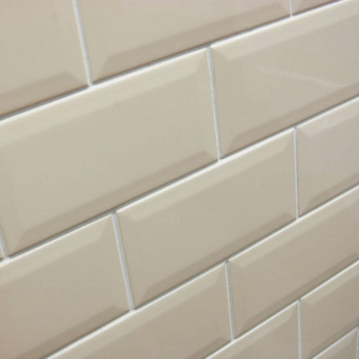 Metro Cream Biselado Brillo 10 x 20cm Ceramic Tile - 1sqm perbox