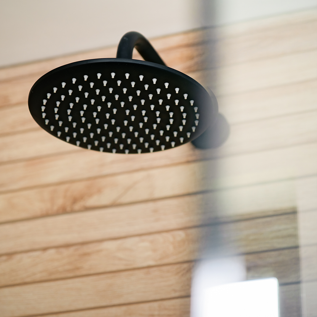 Eliseo Ricci Exclusiv Round Handle, Head &amp; Handset Riser Shower - Black