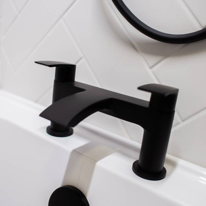 Eliseo Ricci Flow Bath Filler - Matt Black