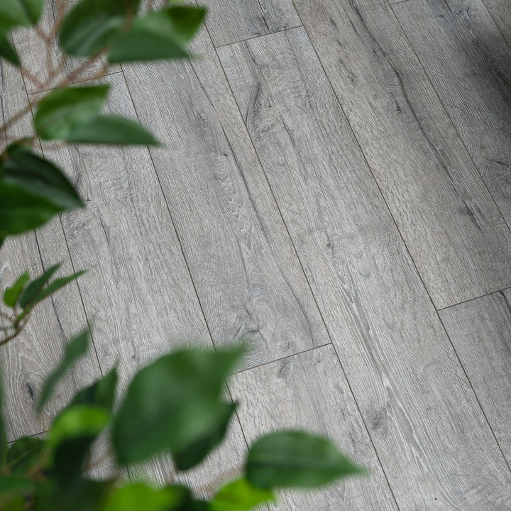 Pergo Premium Click Vinyl Flooring - 2.105sqm per pack - Grey Heritage Oak