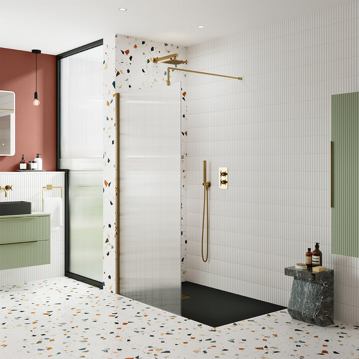 Hudson Reed 900mm Fluted Wetroom Screen including Support Bar - Brushed Brass