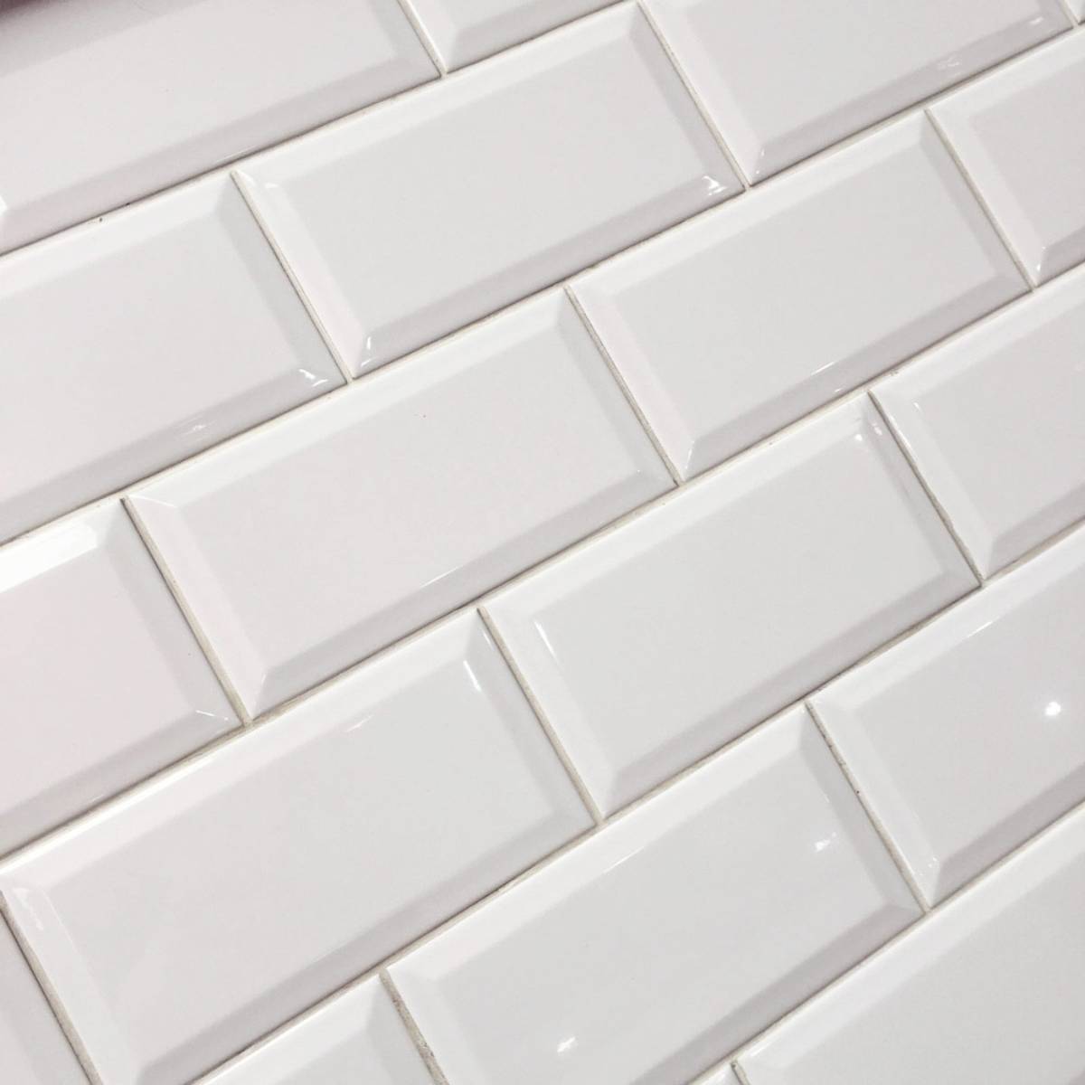 Metro White Biselado Brillo 10 x 20cm Ceramic Tile - 1sqm perbox (3123)